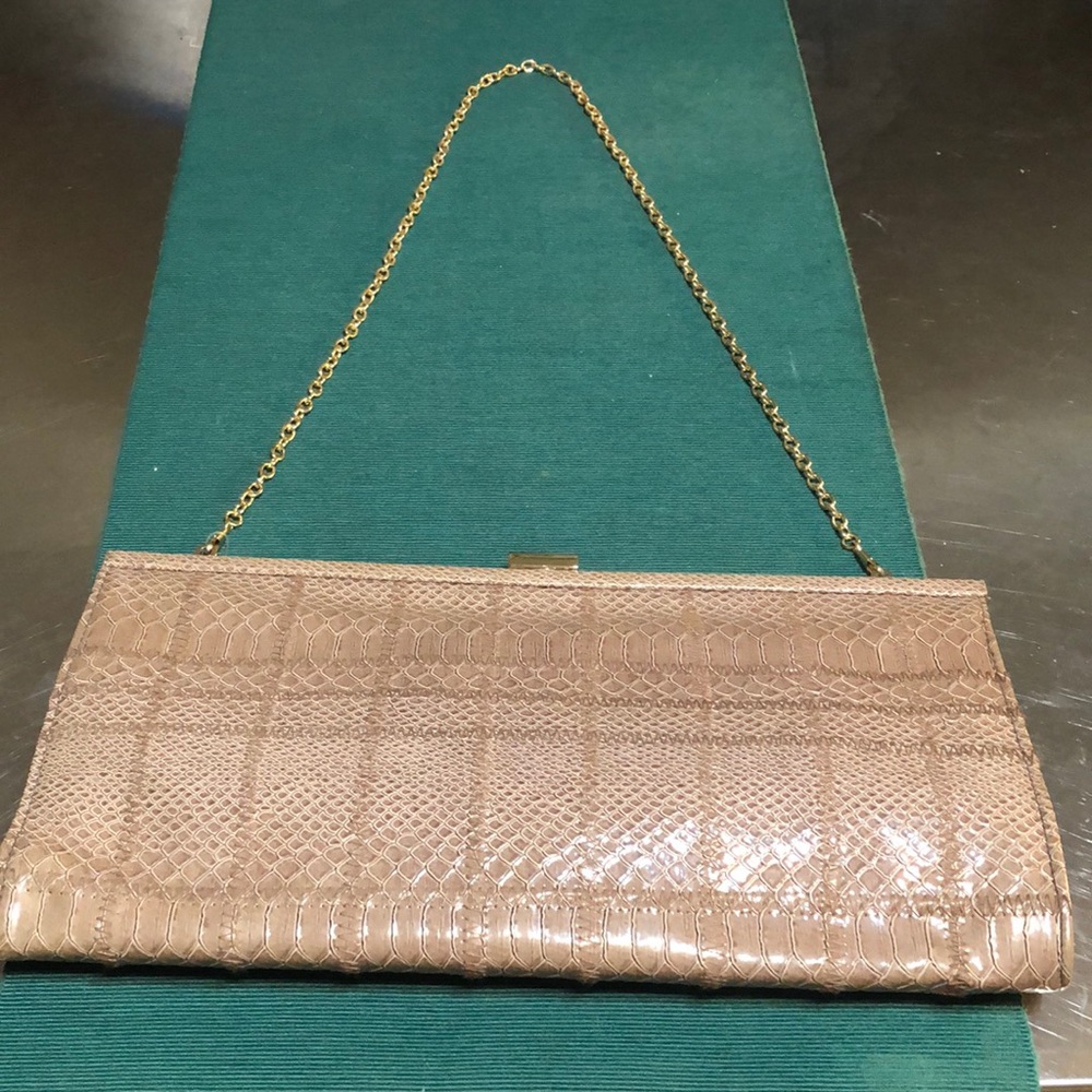Oversized clutch